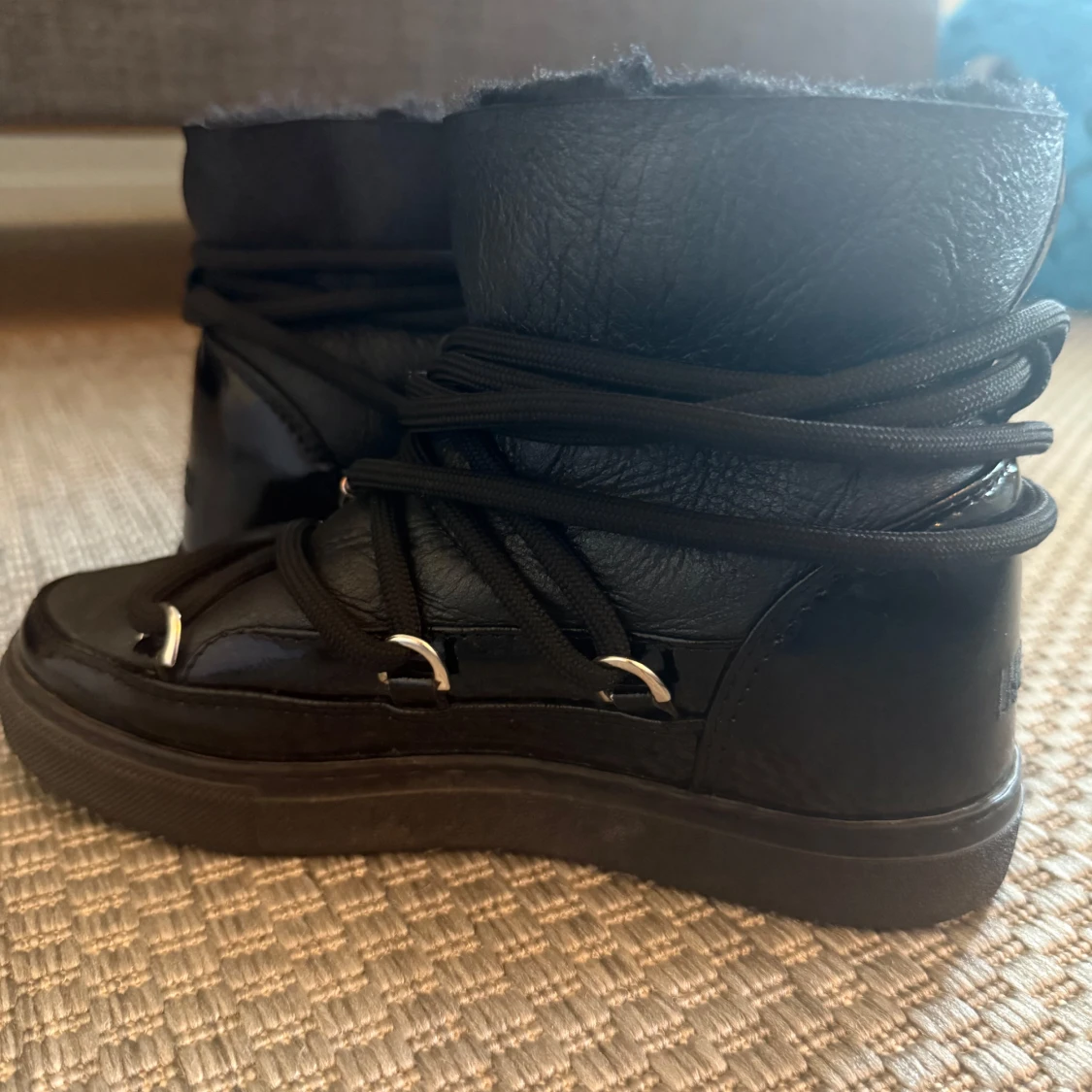 Svarta inuiki skor - 1