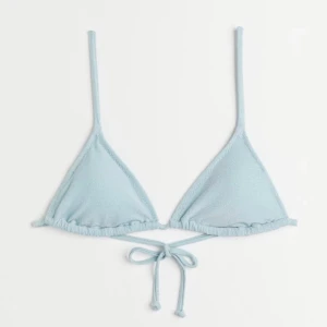 Glitter bikini - Superfin glittrig bikini från HM, i nyskick!! Färgen syns bäst på andra bilden🥰