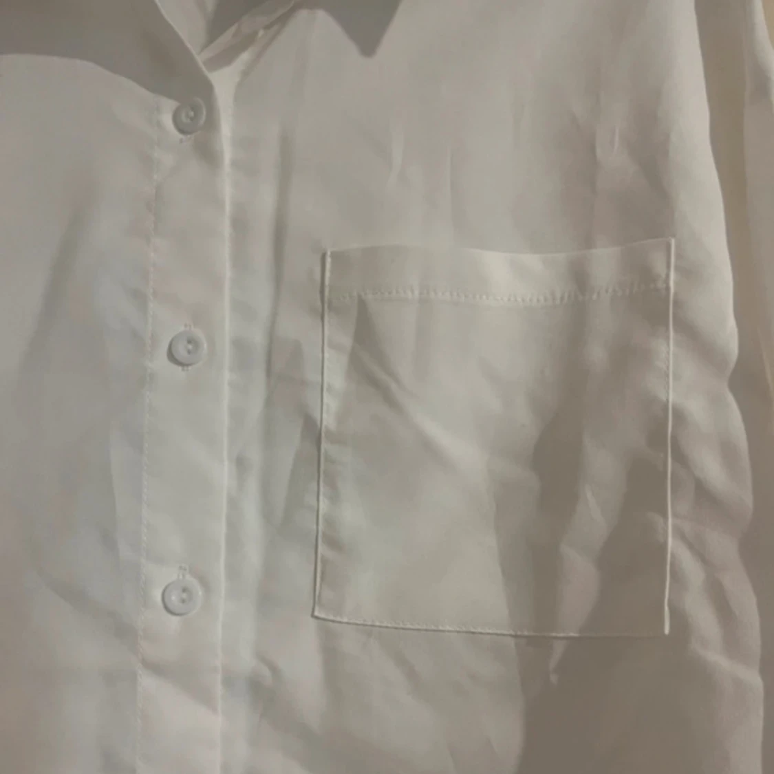 Vit klassisk skjorta med bröstficka - 3