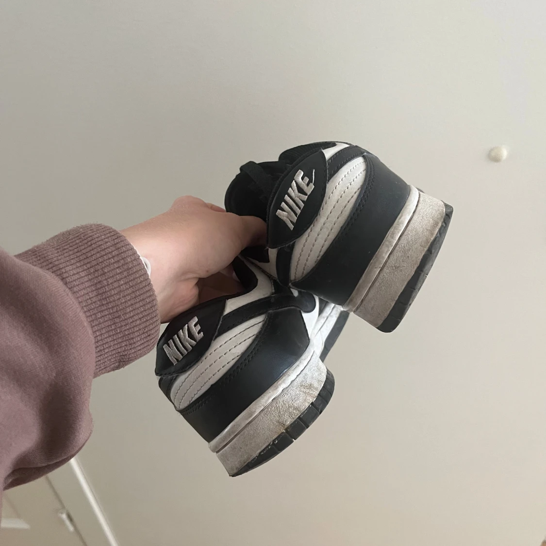 Nike Dunk Low svartvita sneakers panda skor  - 3