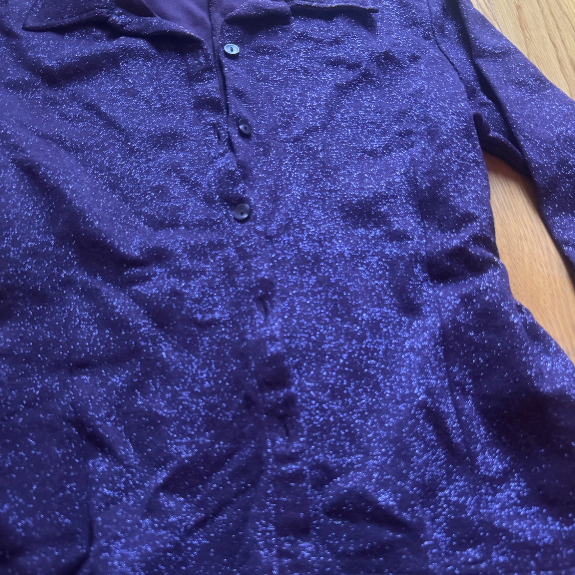 Lila glittrig skjorta från Lindex - 2