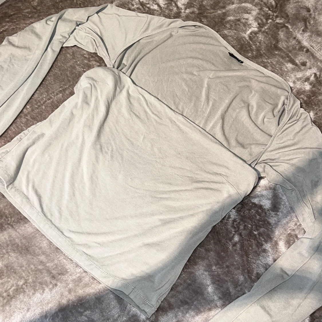 Grågrön populär långärmad topp från GINA TRICOT