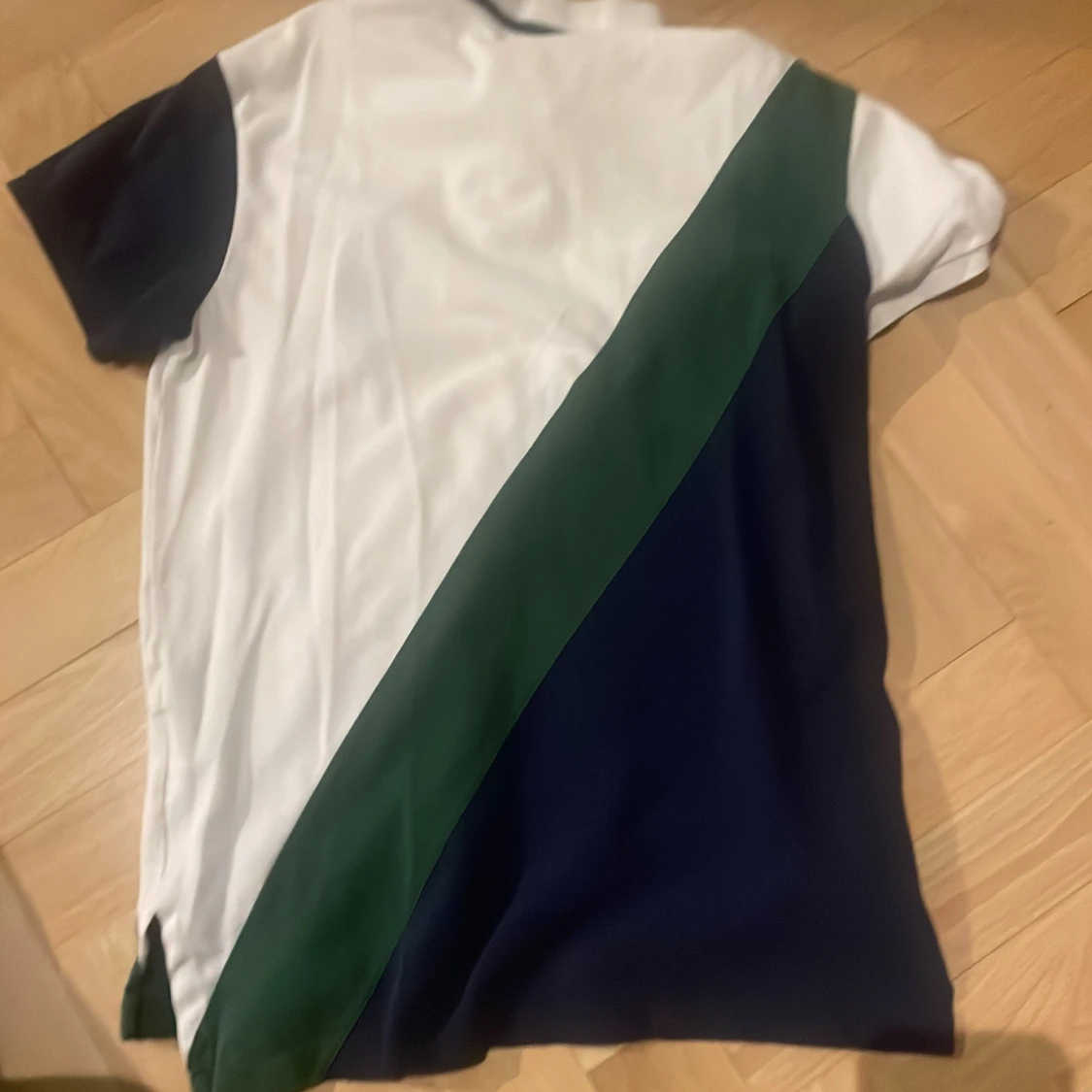 Vit och marinblå pikétröja från Ralph Lauren - 1