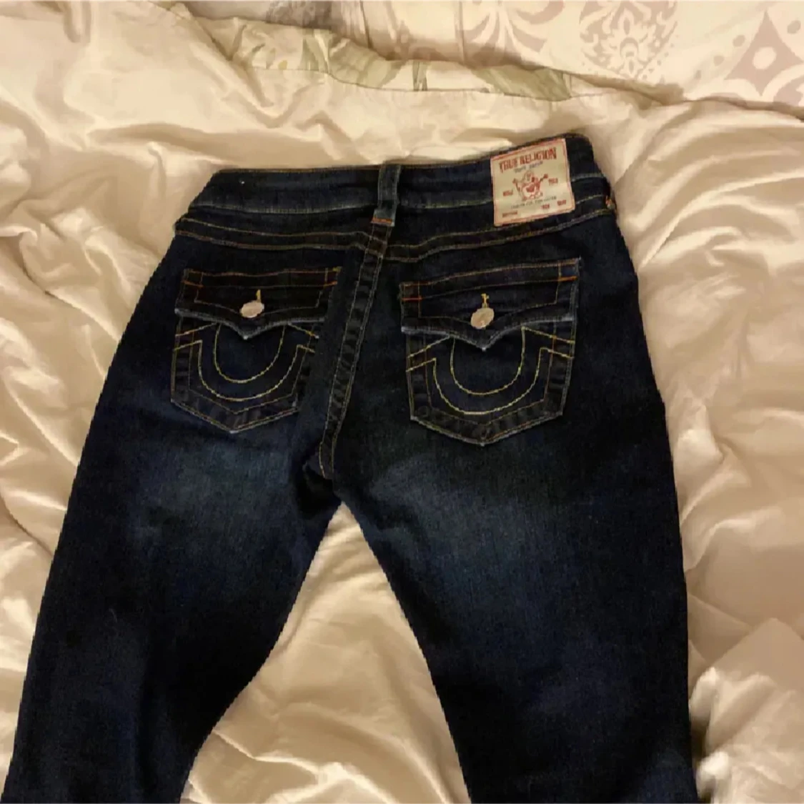 Mörkblå bootcut jeans från True Religion - 2
