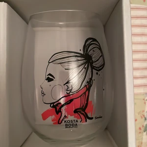 Glas - Nya kosta Boda glas aldrig använda 2 st. Nypris 499, mitt pris 150kr