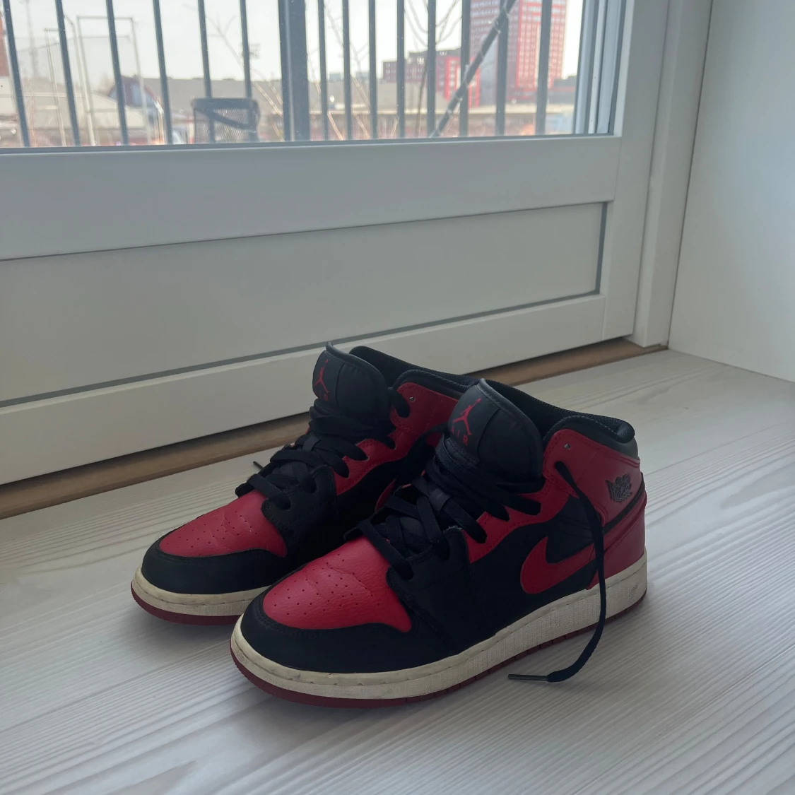 Nike Air Jordans Mid