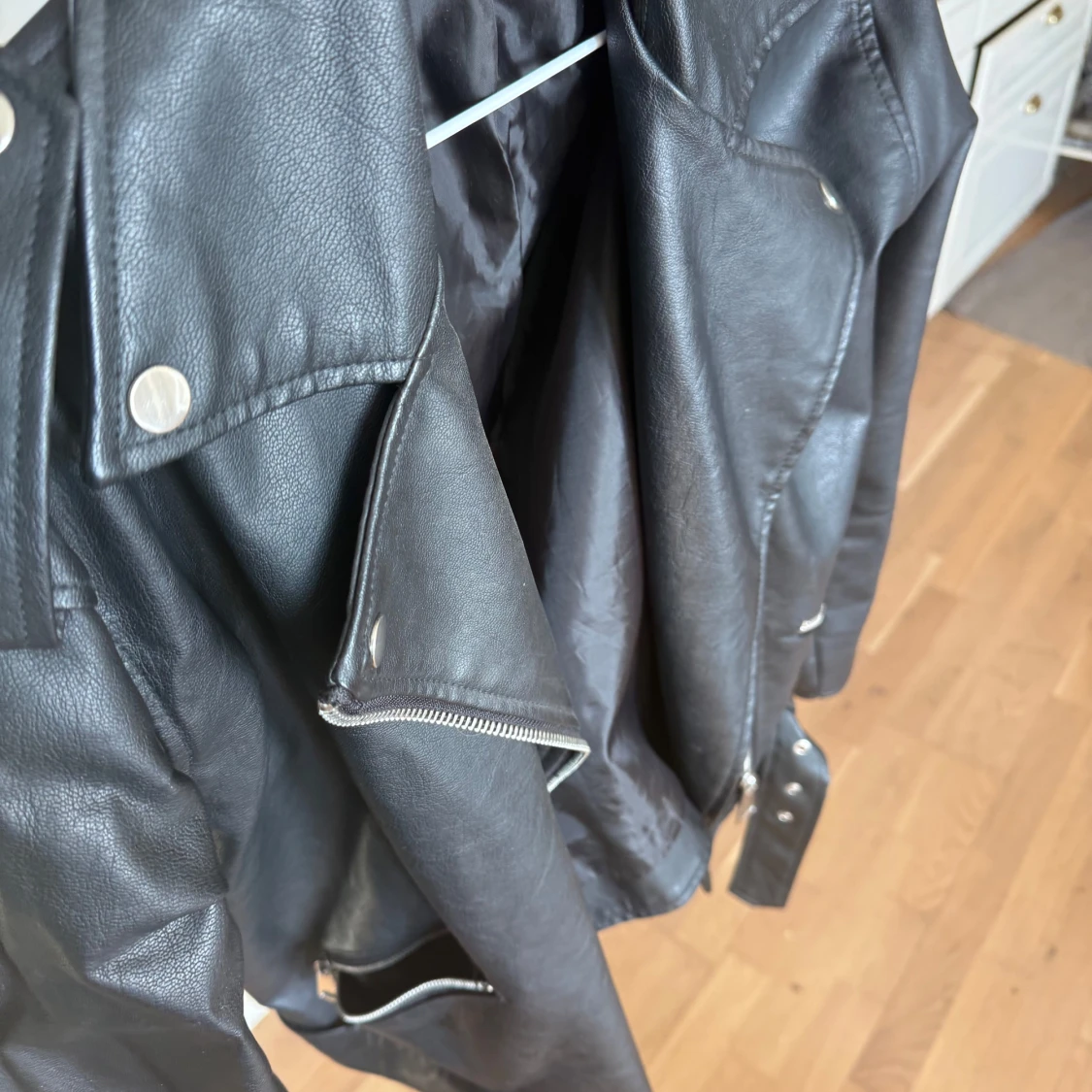 Svart skinnjacka  - 2