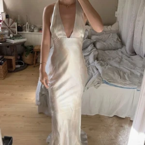 Champagnefärgad långklänning - Super fin helt ny