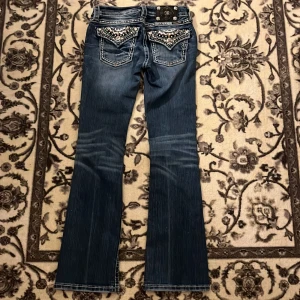 Miss me jeans - midjemått: 33cm, innerbenslängd: 78cm