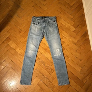 Replay anbass - Replay anbass| jeans| storlek w30 och L34| fint skick inga defekter| pris ej hugget|🍾🍾🍾🍾