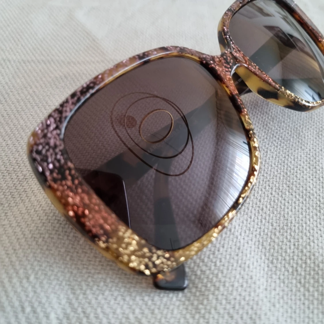 Glittriga solglasögon från Marc Jacobs - 3