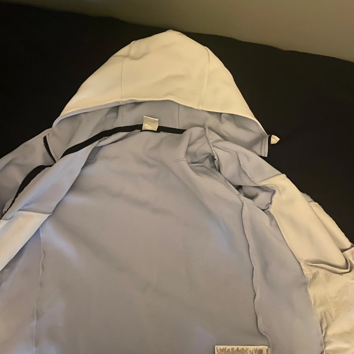 Vit och ljusgrå hoodie från Nike - 4