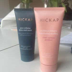 hickap ansikts masker - säljer den blåa de tyvvär inte kommer till  användning längre. De är använda 1 ggn var och är så bra. Säljer pga av att jag inte har tid att sätta på de och tror att de hade varit bättre hos någon annan. De är i nyckick🩷 en kostar 120 två kostar 200 