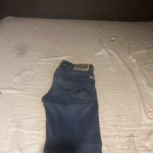 Blå replay jeans - Säljer nu ett par replay jeans i top skick pris går att diskutera 