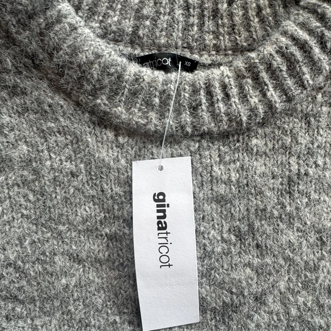 Grå stickad tröja från Gina Tricot - 2