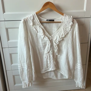 Zara blus - Jättefin blus som inte kommer till användning. Går inte ner i pris💕