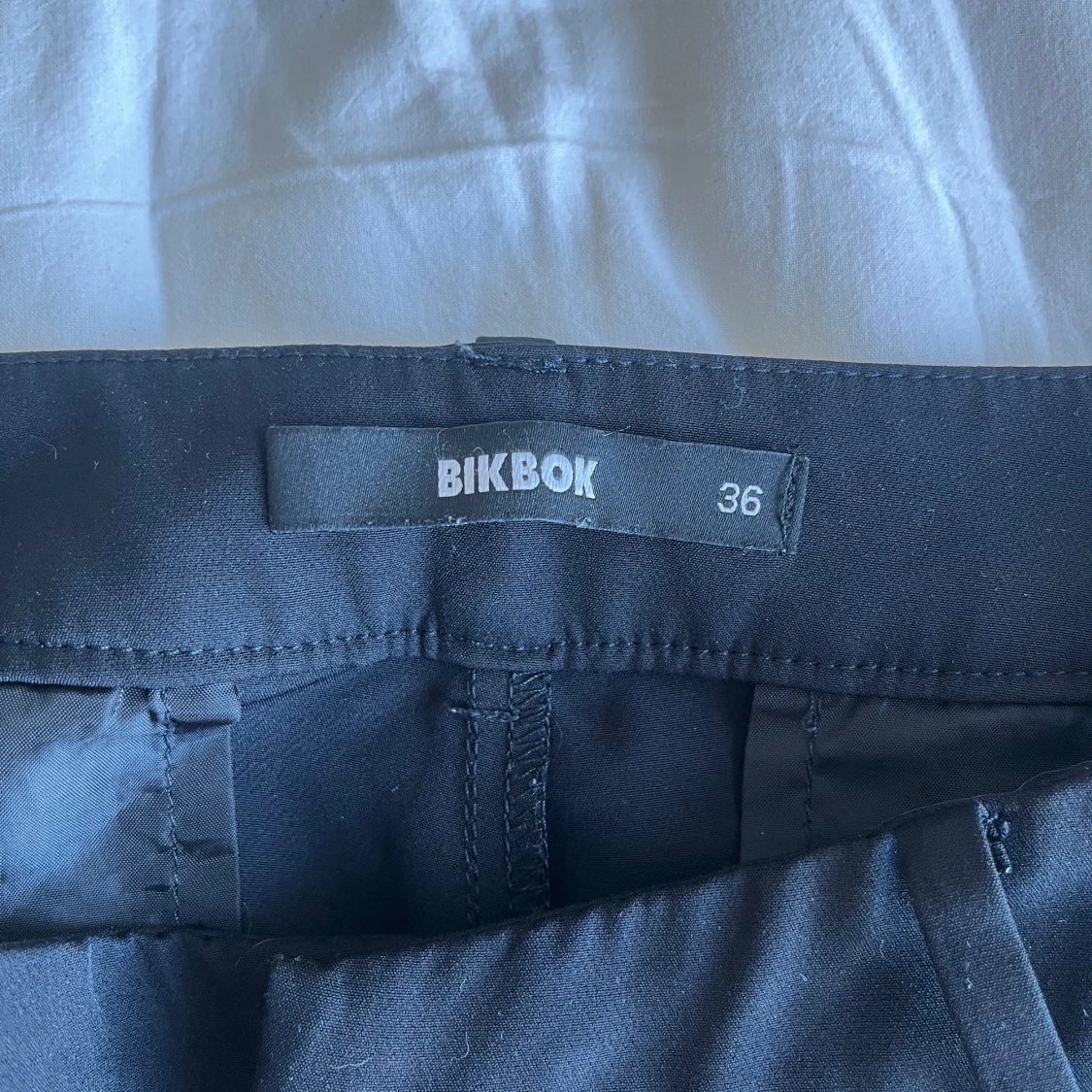 Svarta byxor från BikBok - 2