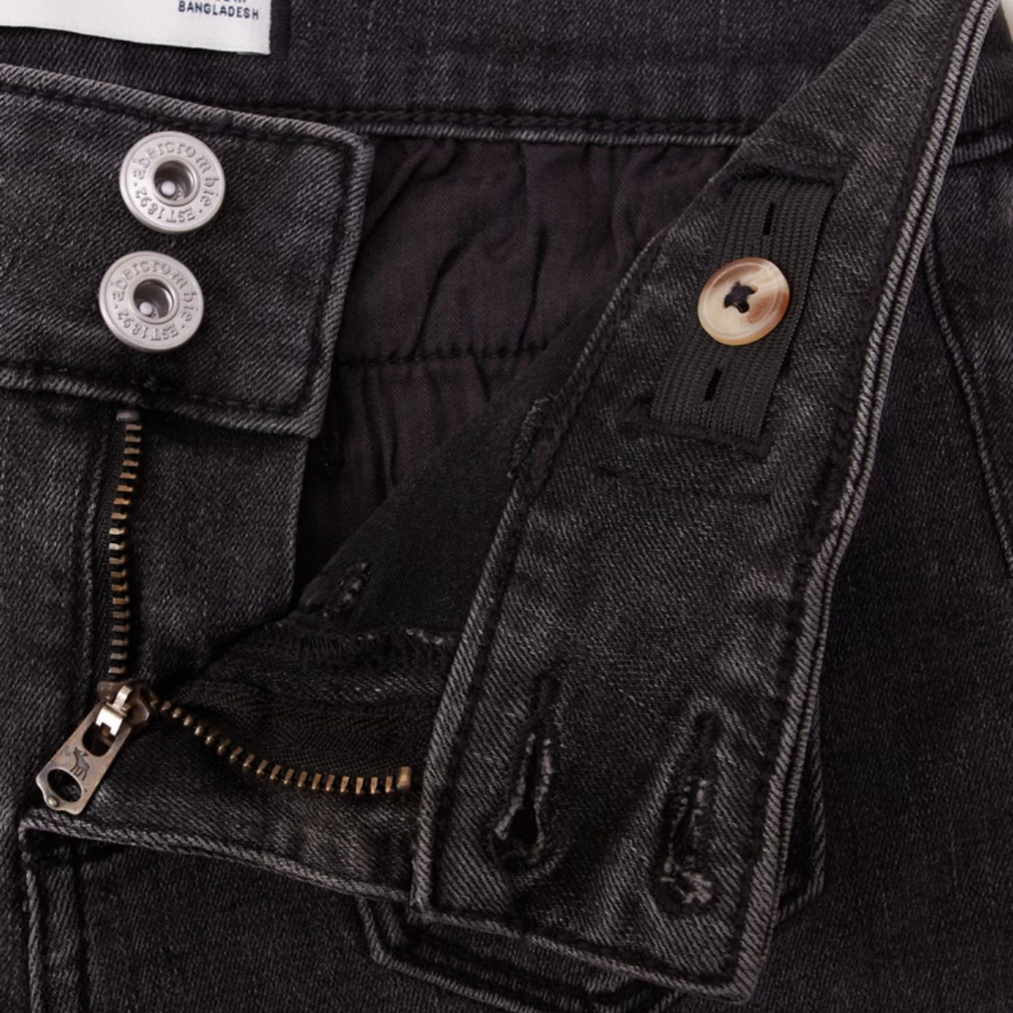 Svarta bootcut jeans från Abercrombie - 2