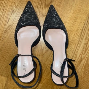 Klackskor - Suuuper snygga klackskor till fest💕 aldrig använda