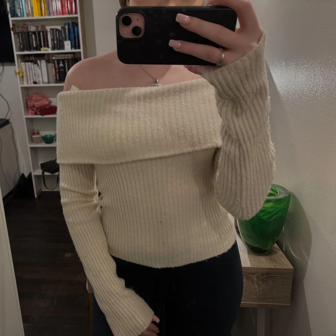 Beige  offshoulder stickad tröja