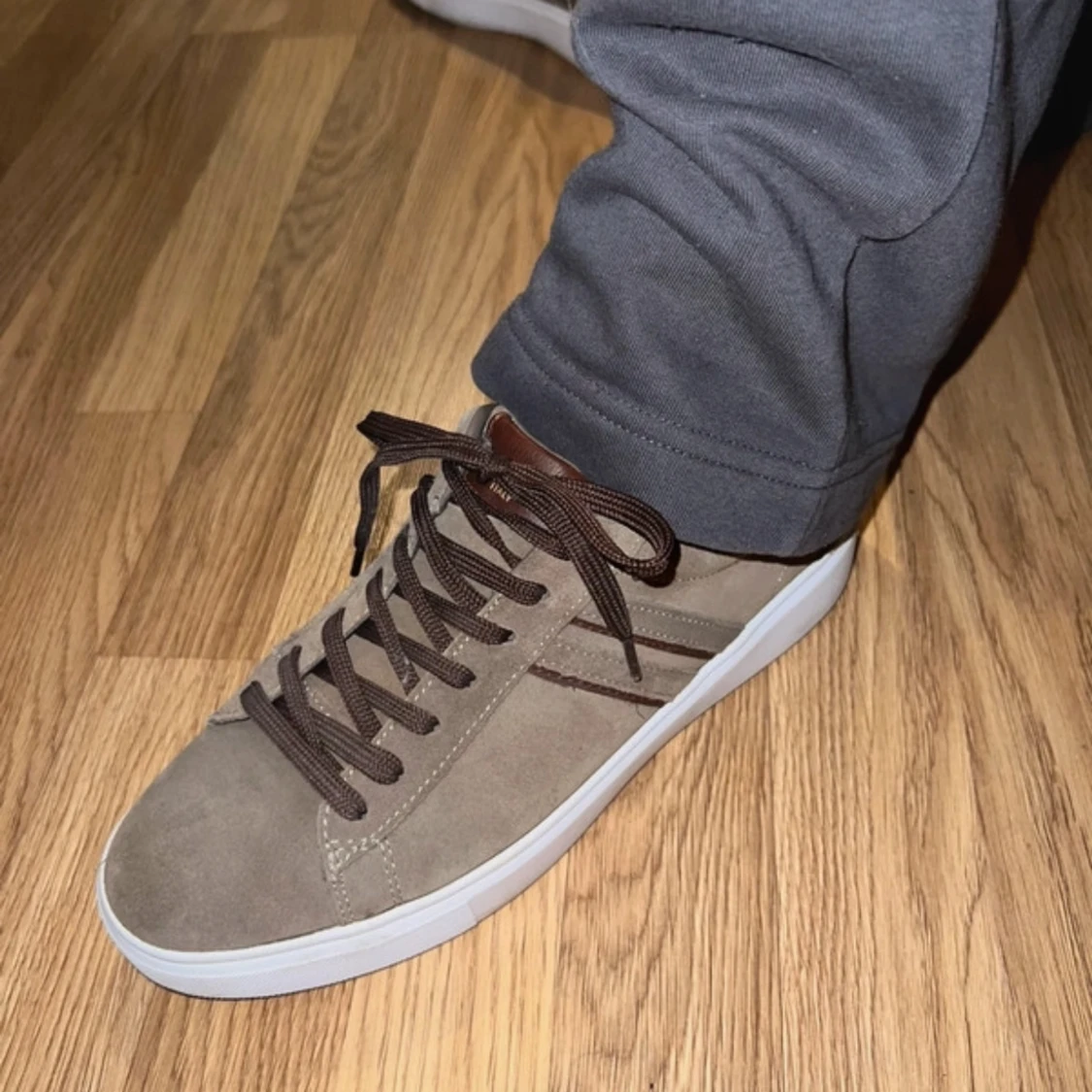 Beige sneakers med bruna detaljer - 2