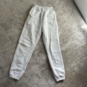 Mjukis byxor  - Mjukisbyxor från Gina tricot som är i fint skick!