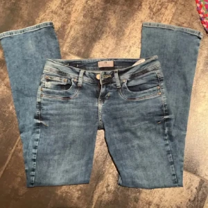 Ltb jeans - Lågmidjade ltb jeans i storlek 27/32