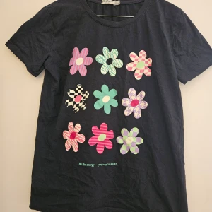 T-shirt från Stradivarius  - Använd fåtal gånger, inga defekter 