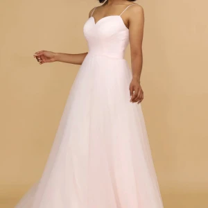 Rosa balklänning  - Så fin rosa balklänning från zapaka💗Köpt förra året men säljer då den inte passa och hann inte returnera. Den har bara blivit testad en gång och har inga tecken på användning. Skriv för fler bilder eller länken till klänningen på hemsidan💗säljer 3 liknande på min profil