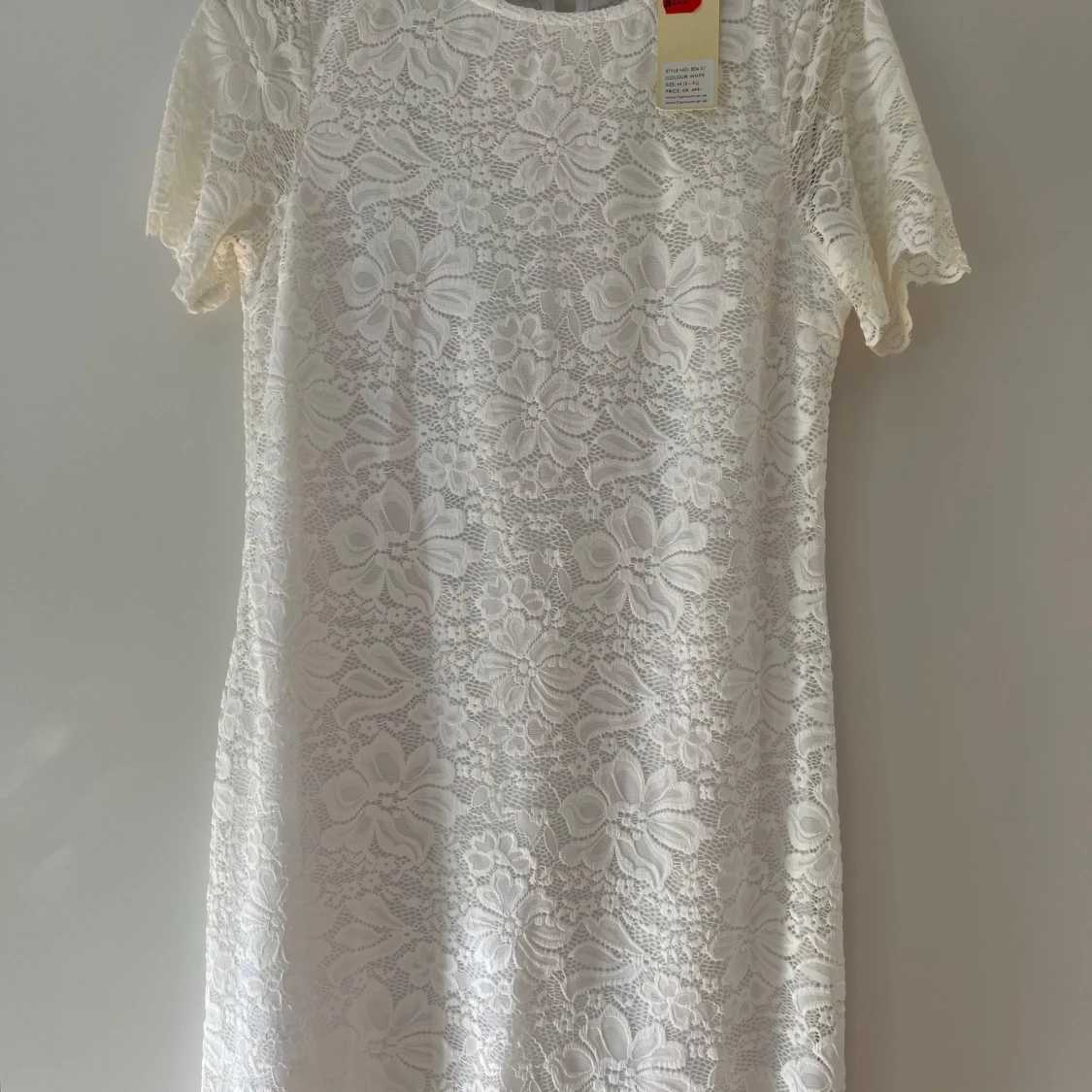 Vit spetsklänning från Flash Woman
