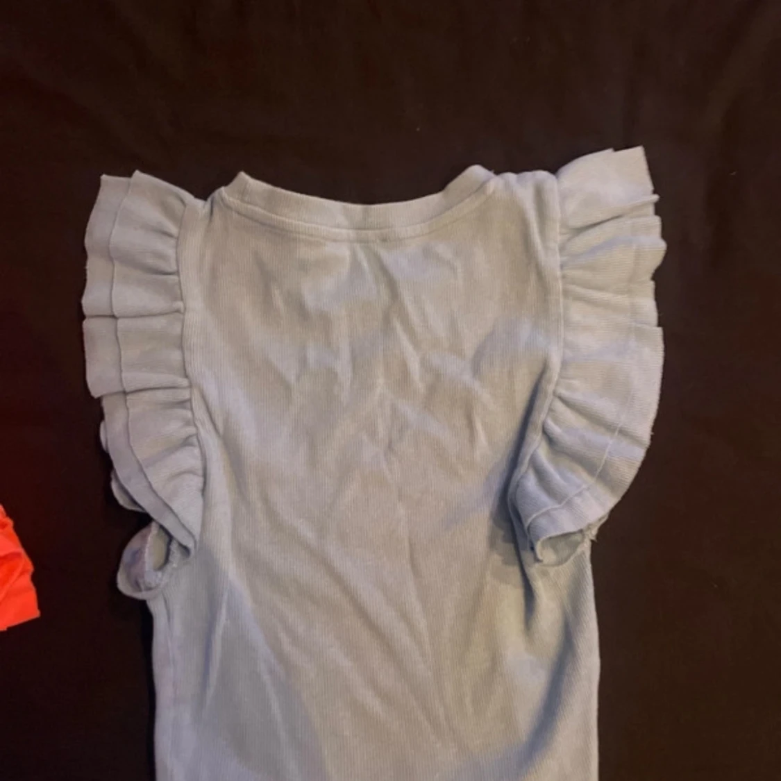 Ljusblå ribbad topp med volangärmar från Zara - 1