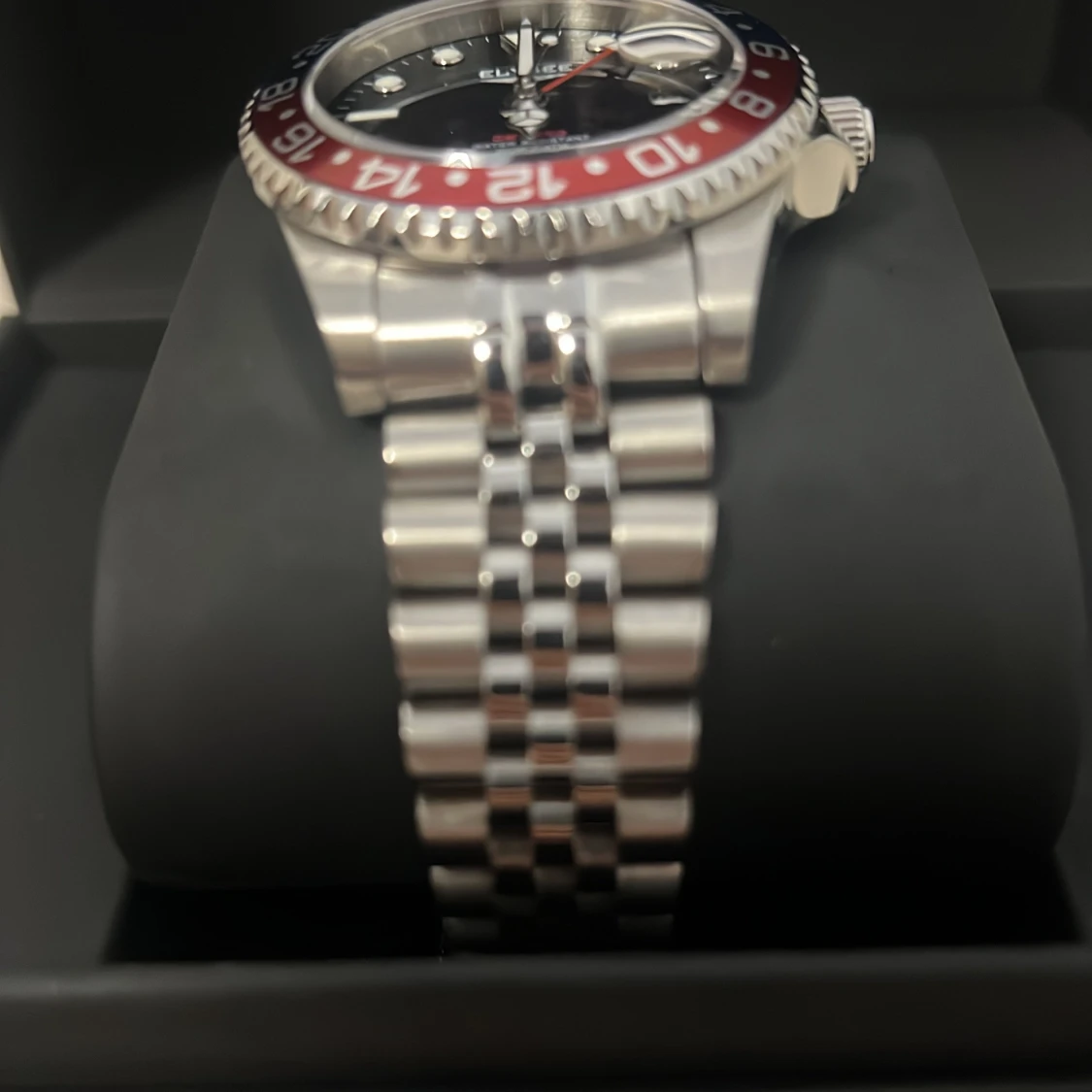 Elysee klocka med blå och röd bezel - 4