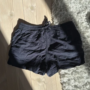 Svarta shorts från H&M - Använda max 2 gånger! Tryck gärna på köp nu 🥰