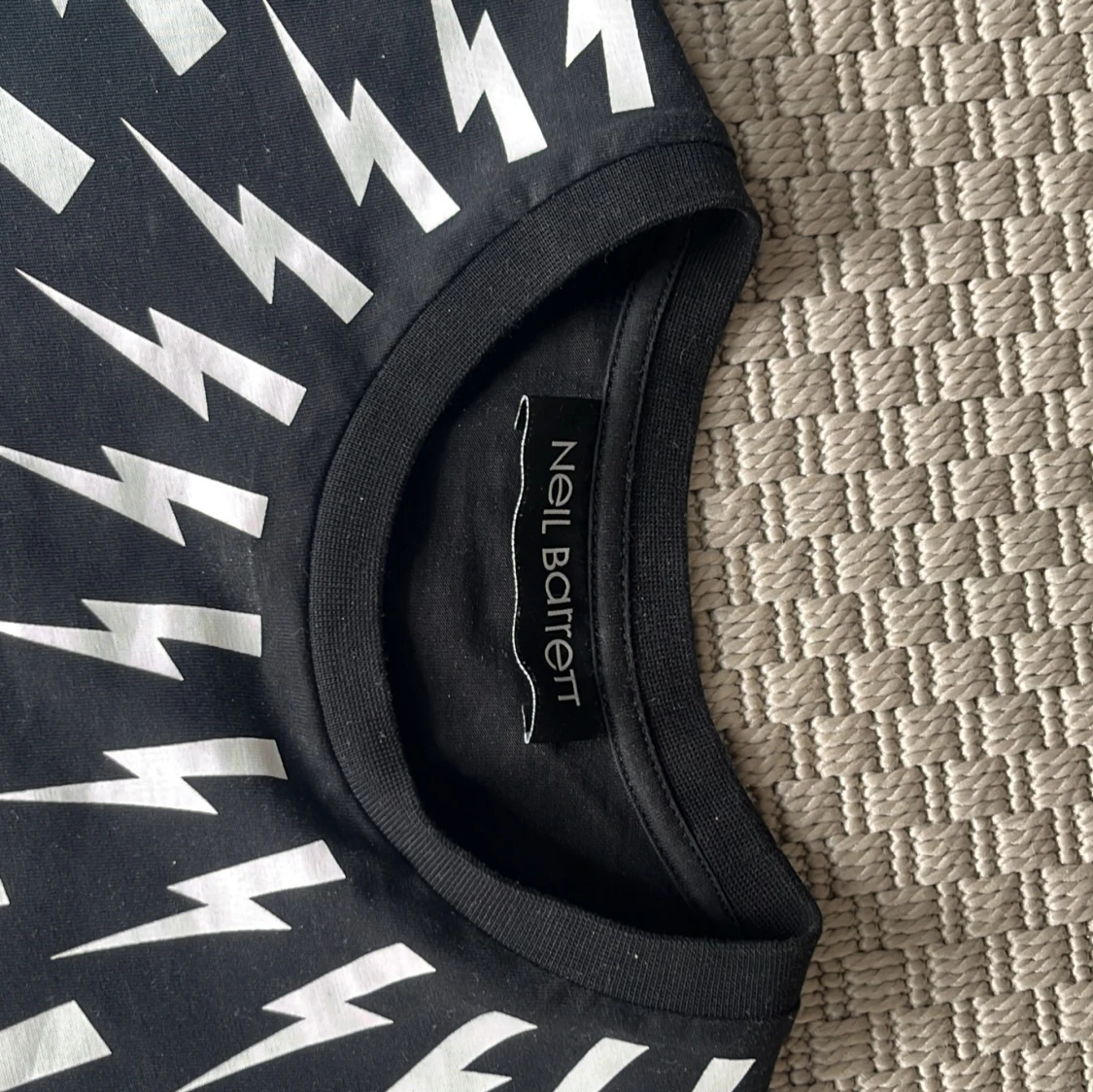 Svart t-shirt  från Neil Barrett - 1