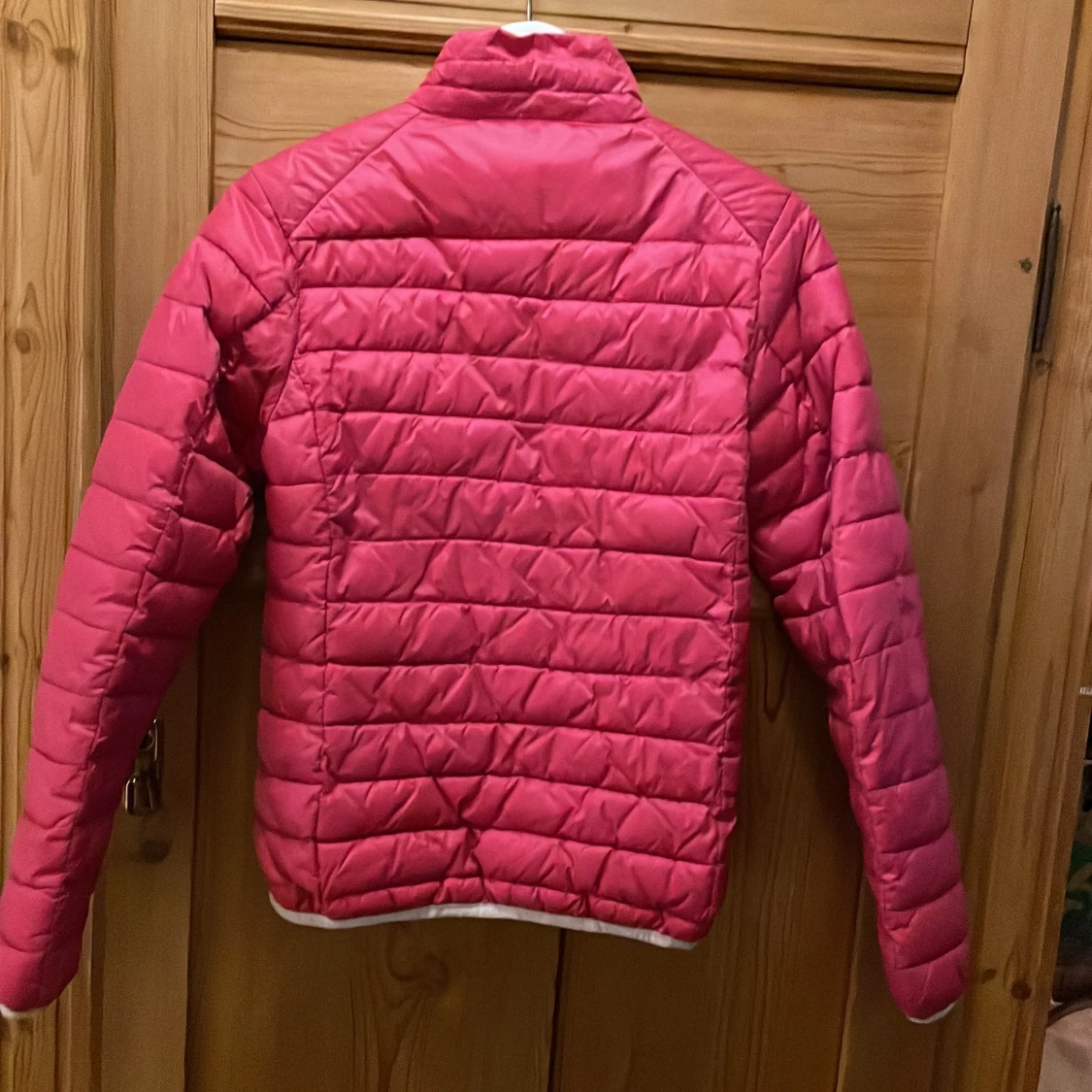 Rosa pufferjacka med dragkedja - 1