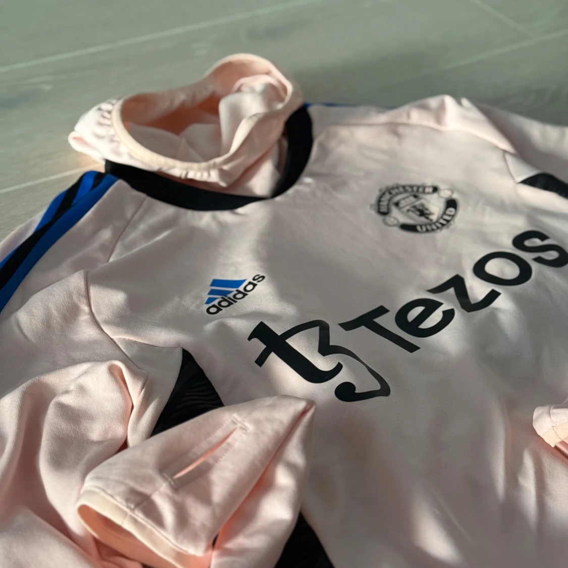 2022-23 Manchester United adidas Pro Training Top - 1