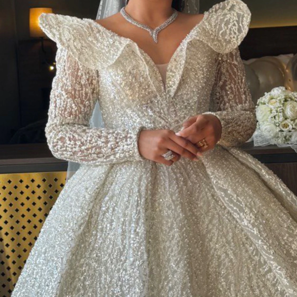 Vit glittrig brudklänning - 3