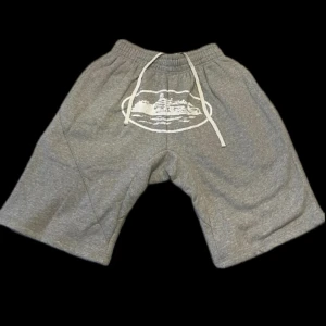 Corteiz shorts - Sjukt snygga och bekväma corteiz shorts, perfekt till sommaren och våren. Helt nya utan defekter. Skicka ett dm vid fler frågor! ✋