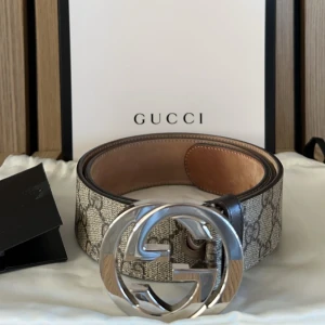 Gucci Supreme Belt - Gucci Supreme Belt  Storlek: 90 Skick: 8/10  Nypris: 4800kr Pris: 2800kr  Frakt: (Hemlevererat spårbart)📦  Kvitto medföljer! Tveka inte att höra av dig vid minsta frågan!