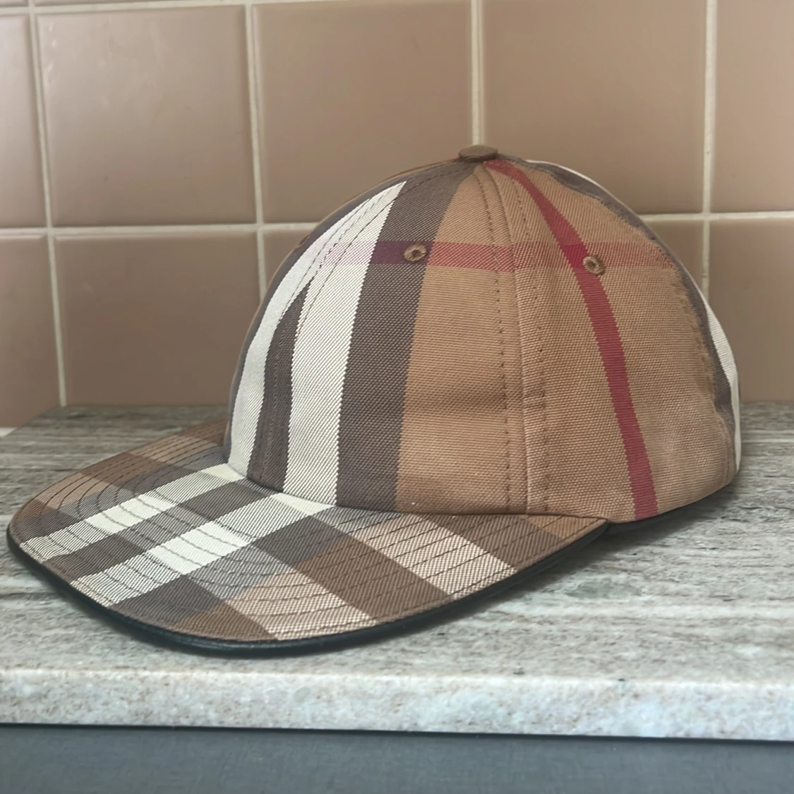 Rutig keps från Burberry - 1