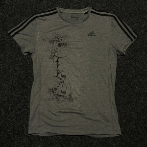 Custommade Cybersigilism ”jag älskar dig” Tshirt - Custom Adidas tee:) Size: S - fabric paint hella swag