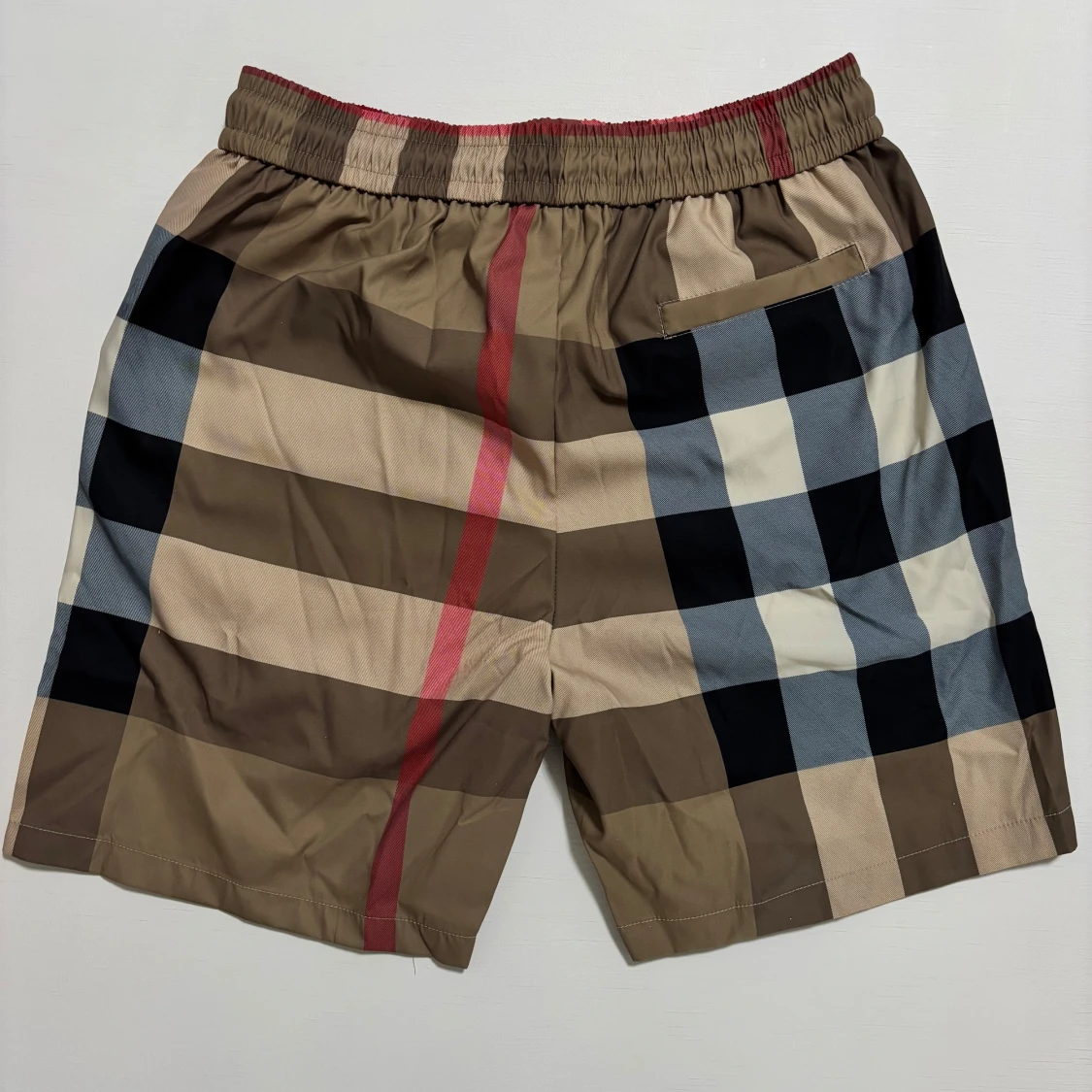Rutig badshorts från Burberry - 1