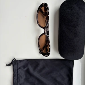 Solglasögon Mooi eyewear  - Nyskick! Finns inte att köpa längre!