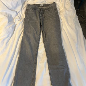 Grå jeans - As snygga mid/low waist jeans som knappt är använda 💓.