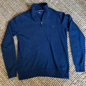 Half zip  - Säljer denna halfzip ifrån gant rejält stilren och perfekt till hösten. Storlek S. skriv vid funderingar🚀