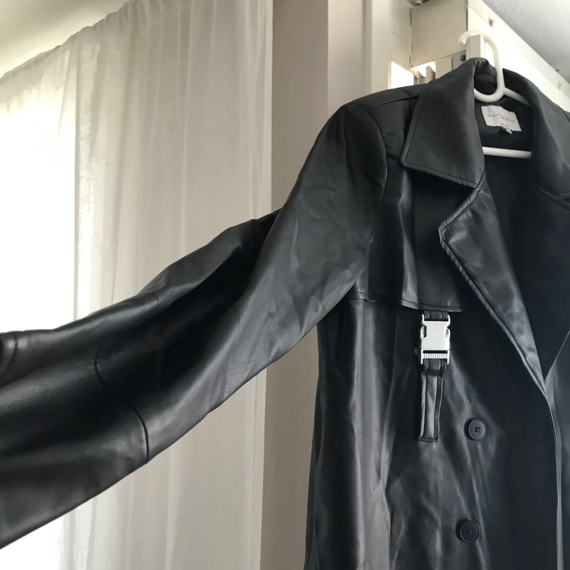 Svart lång kappa  - 1