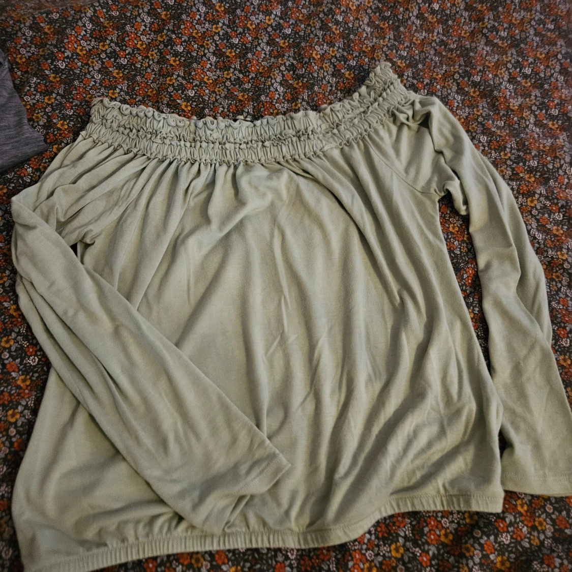 Grön off-shoulder topp från Bik Bok - 3