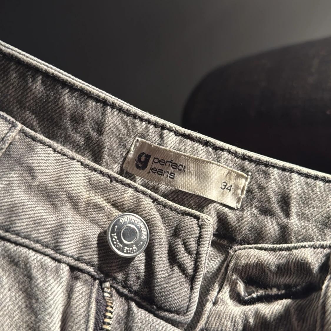 Grå jeansbyxor från Gina tricot - 2