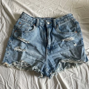 Jeans shorts  - Snygga och bekväma shorts som sitter bra. 