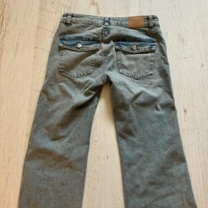 Low waist jeans - Low waist jeans från gina, superfina och bra passform, väldigt bra skick då dom endast är använda ett fåtal gånger, nypris ca 500 kr.
